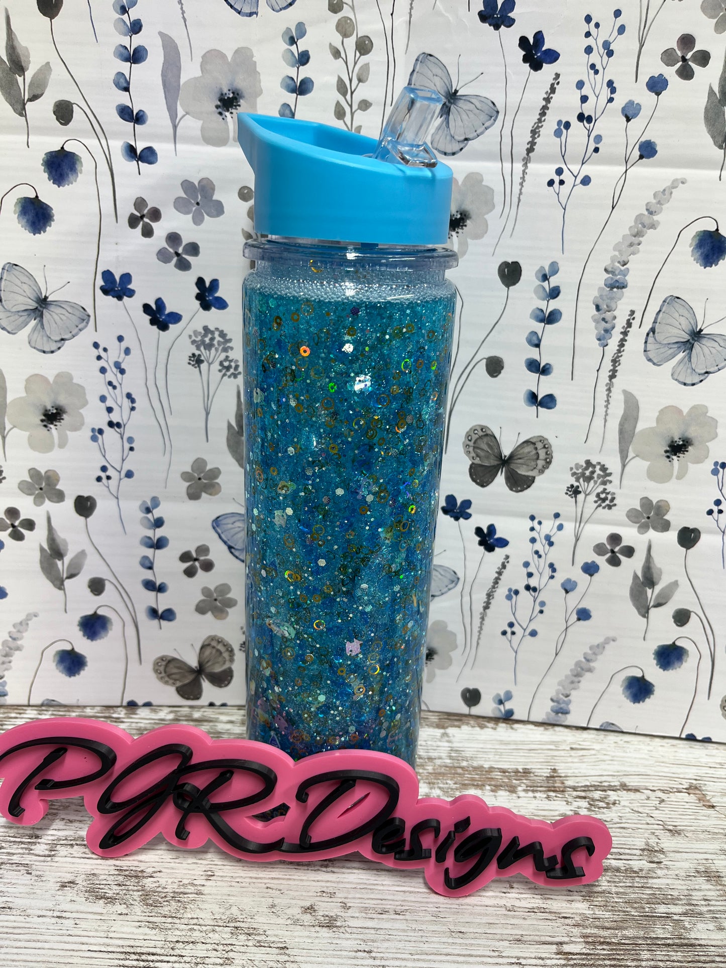 18oz Flip top cups Snowglobe
