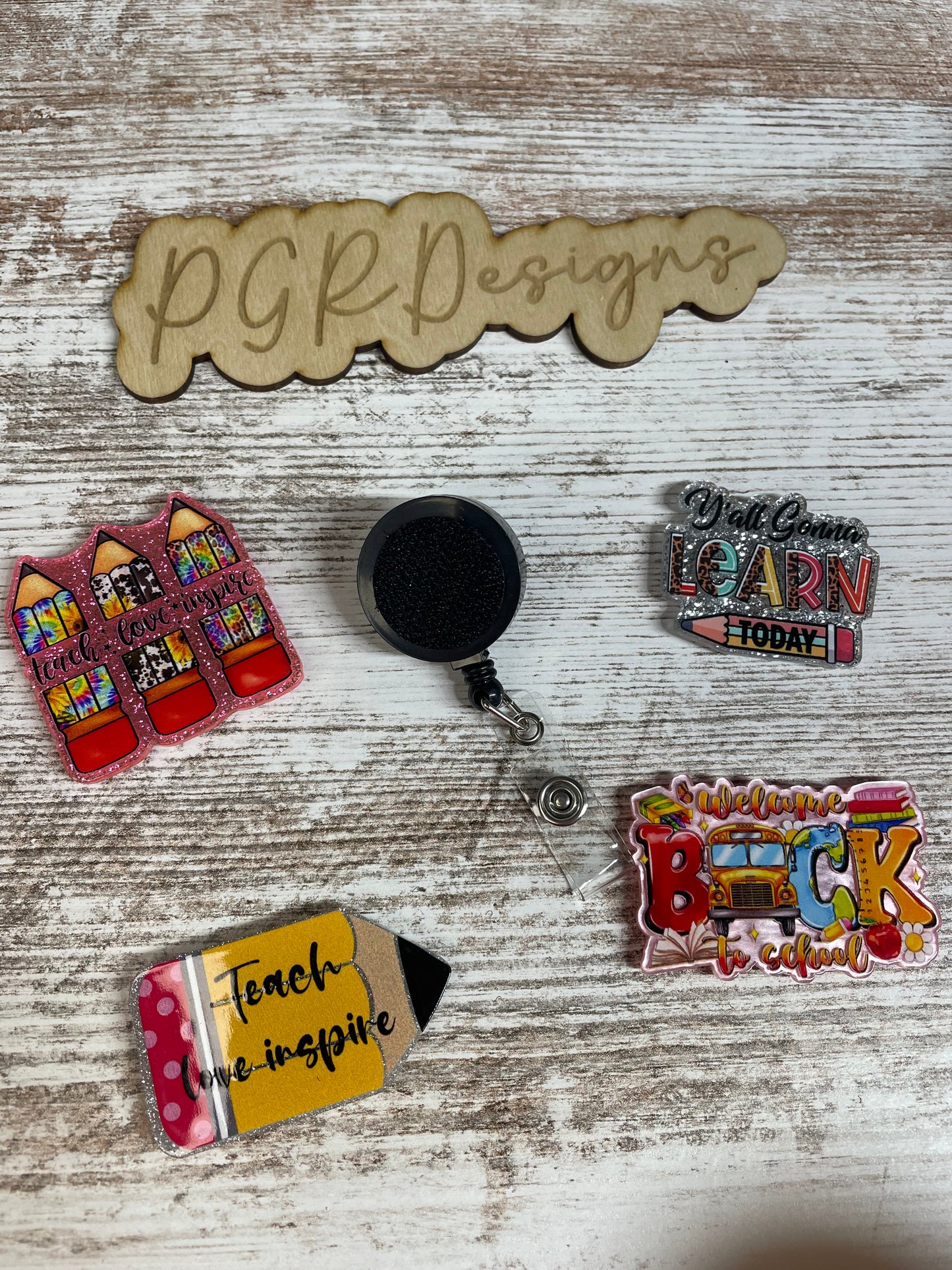 Interchangeable badge reel bundle