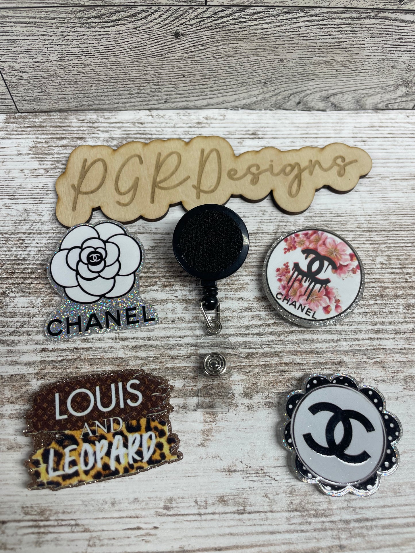 Interchangeable badge reel bundle
