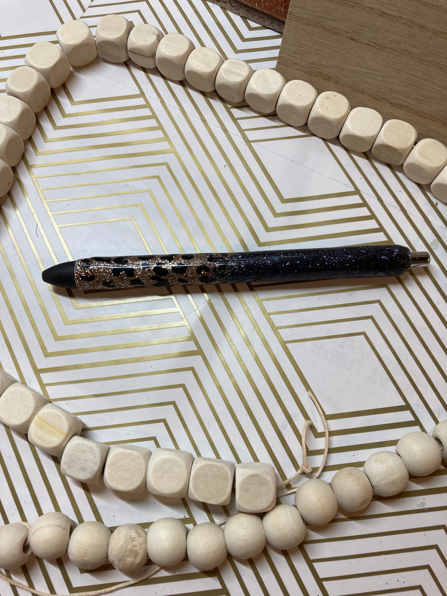 Black and silver champagne gel pen