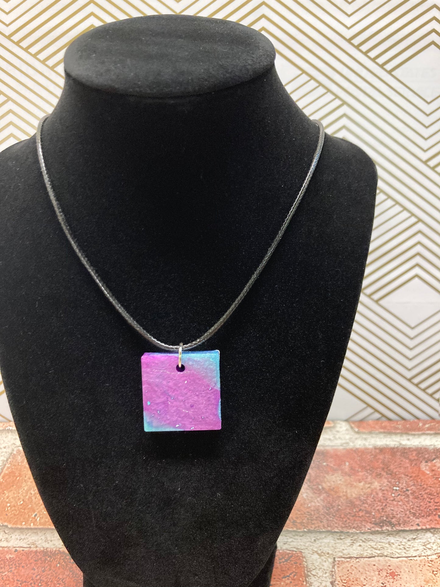 Unique square sharped pendant necklace