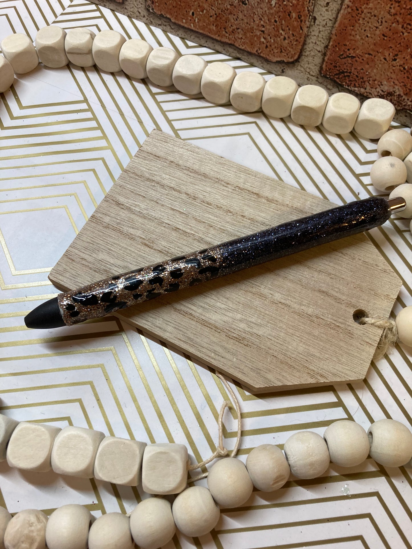 Black and silver champagne gel pen