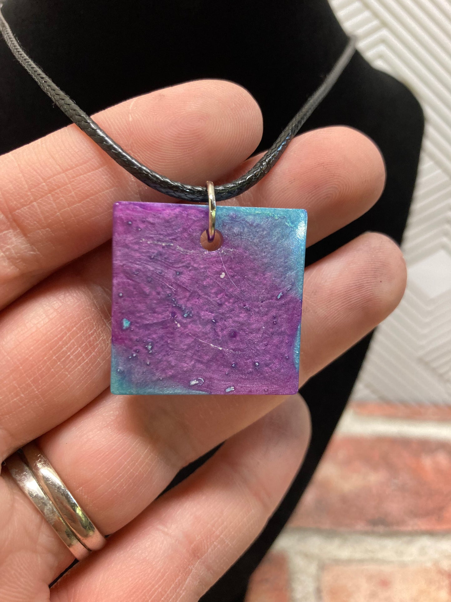 Unique square sharped pendant necklace