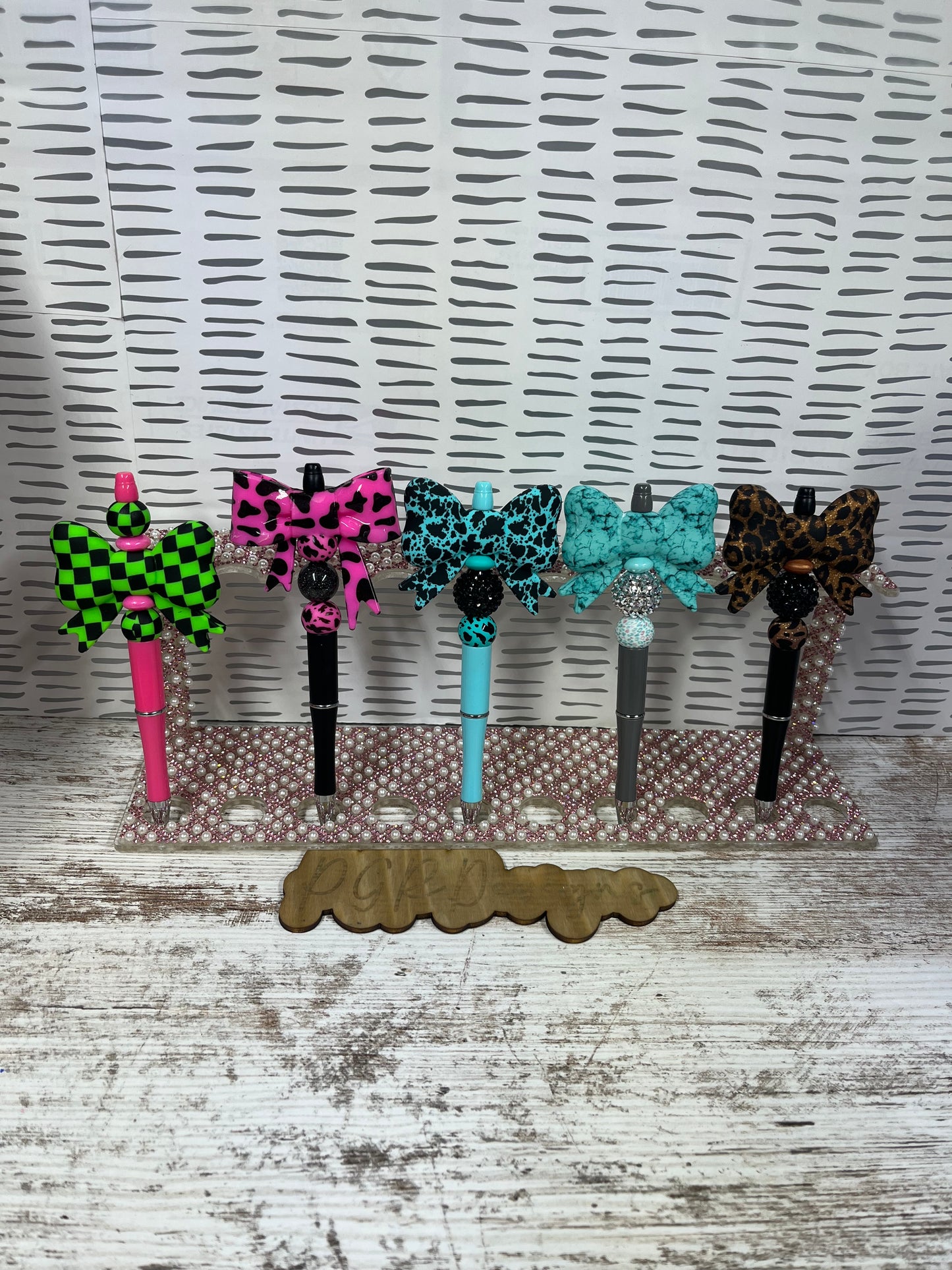 Large bow pens/Specialty Pens