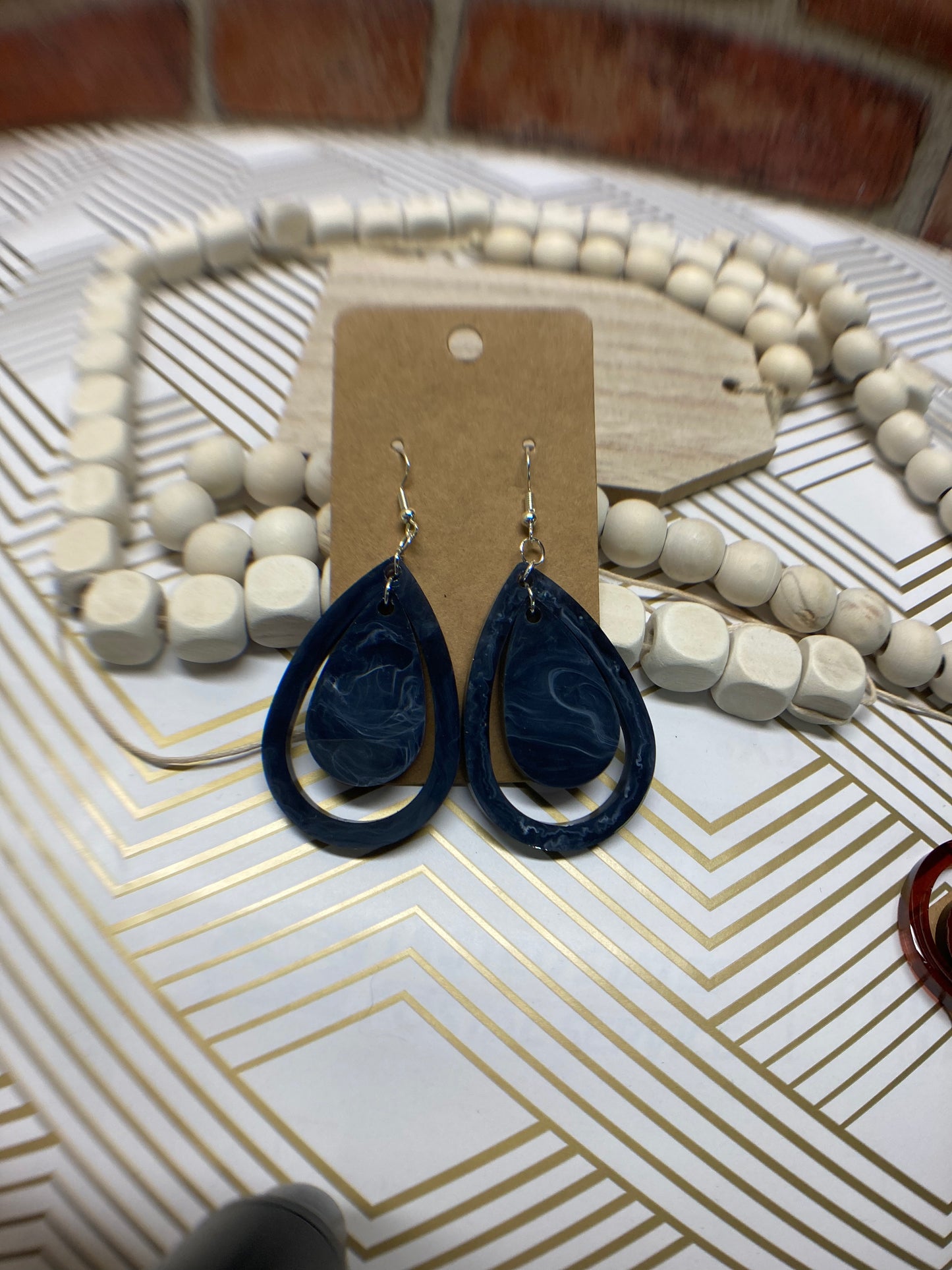 Medium double loop dangle